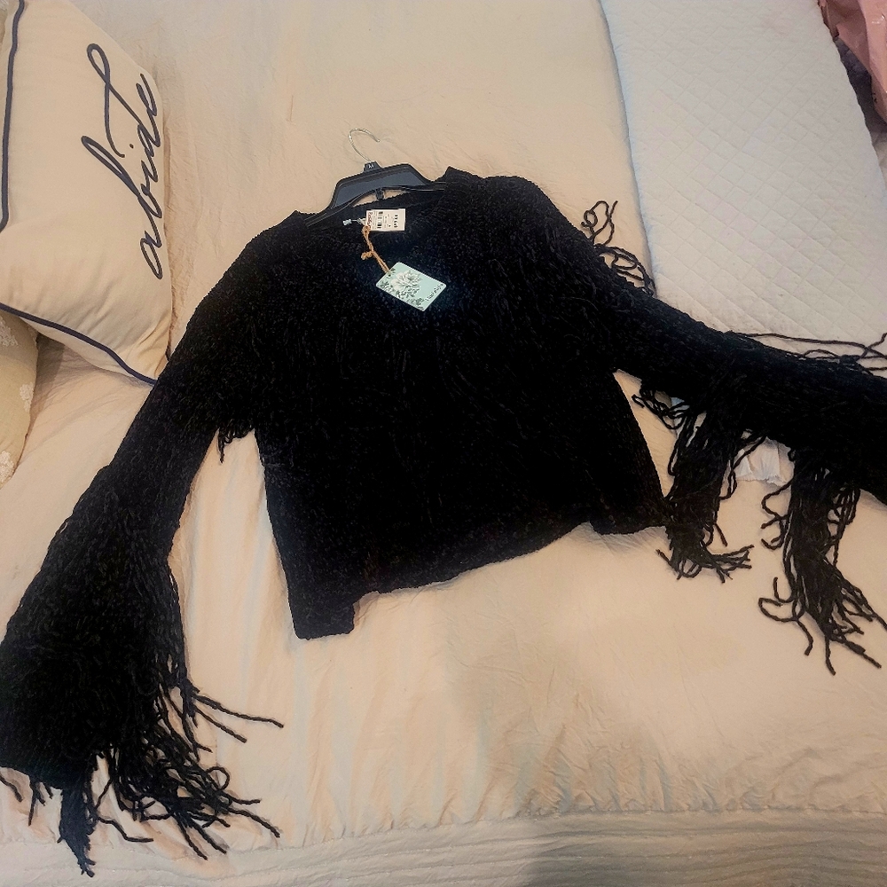 New w/ tags Nostalgia Black Fringe Sweater Size Medium from Cavenders!